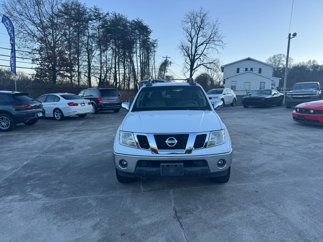 Nissan Frontier LE Crew Cab 2WD 2009