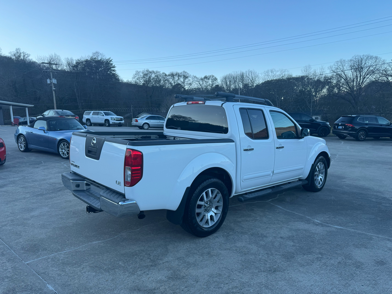 Nissan Frontier LE Crew Cab 2WD 2009