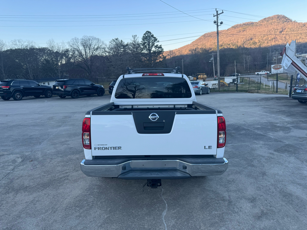 Nissan Frontier LE Crew Cab 2WD 2009