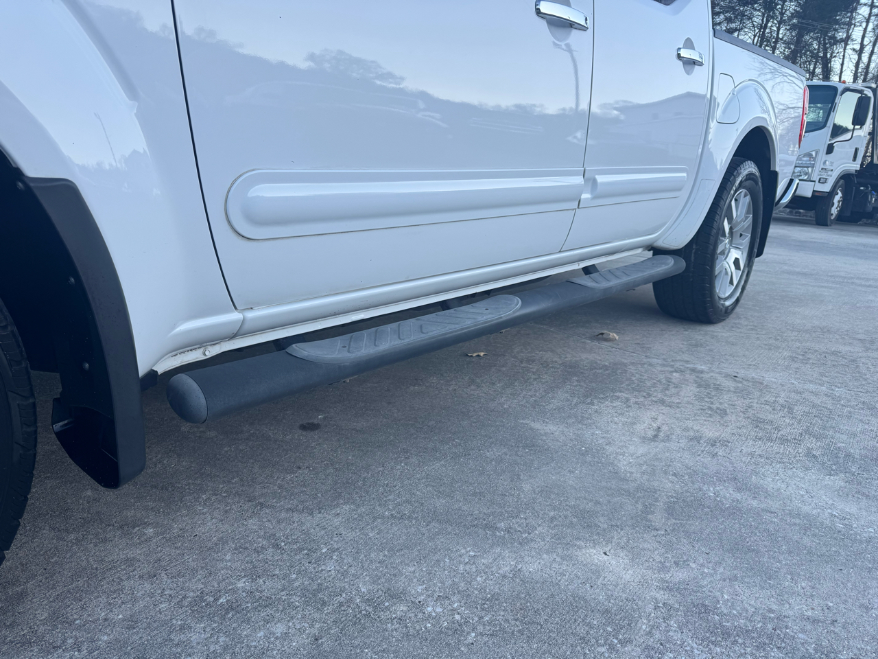 Nissan Frontier LE Crew Cab 2WD 2009