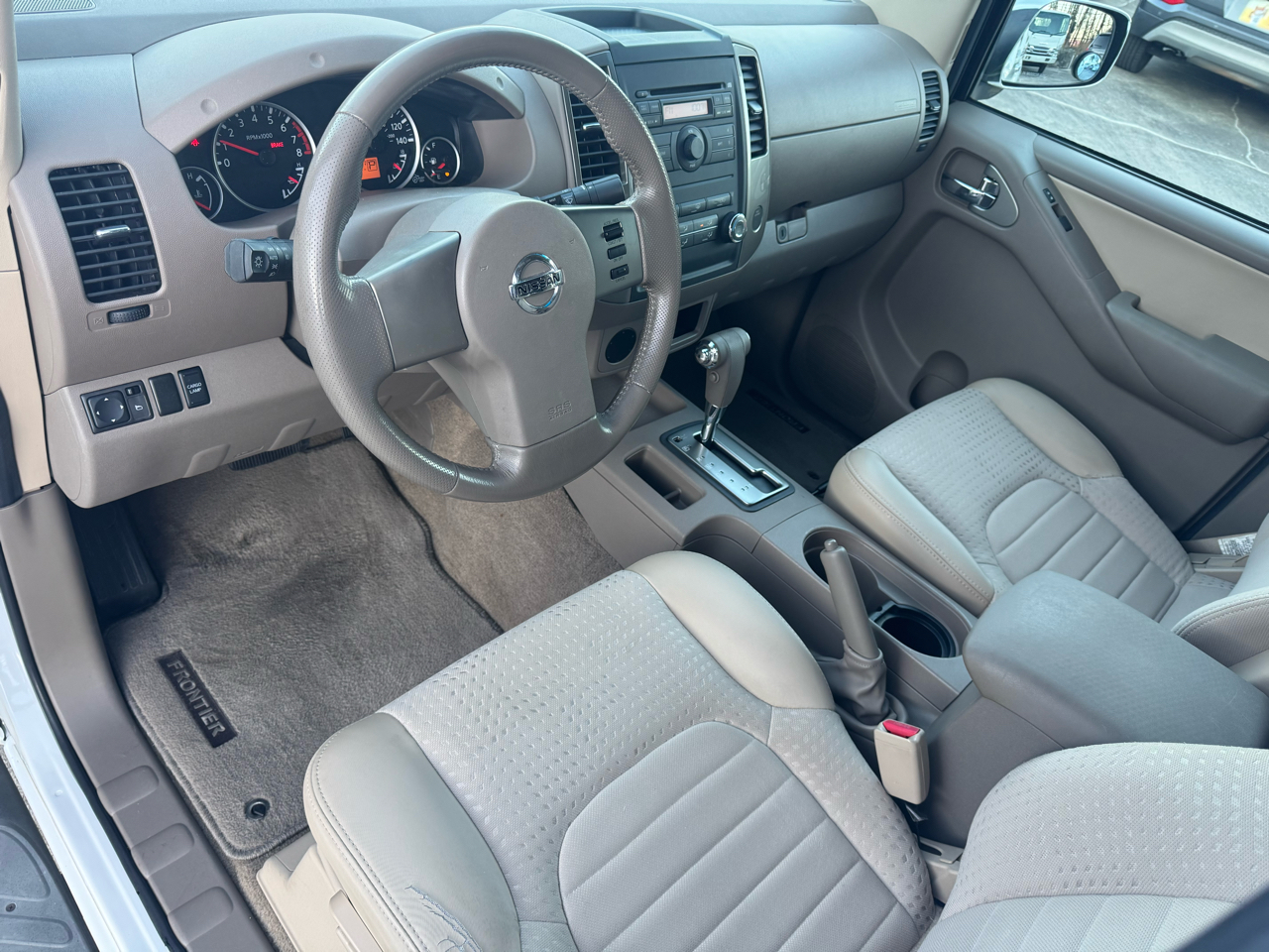 Nissan Frontier LE Crew Cab 2WD 2009