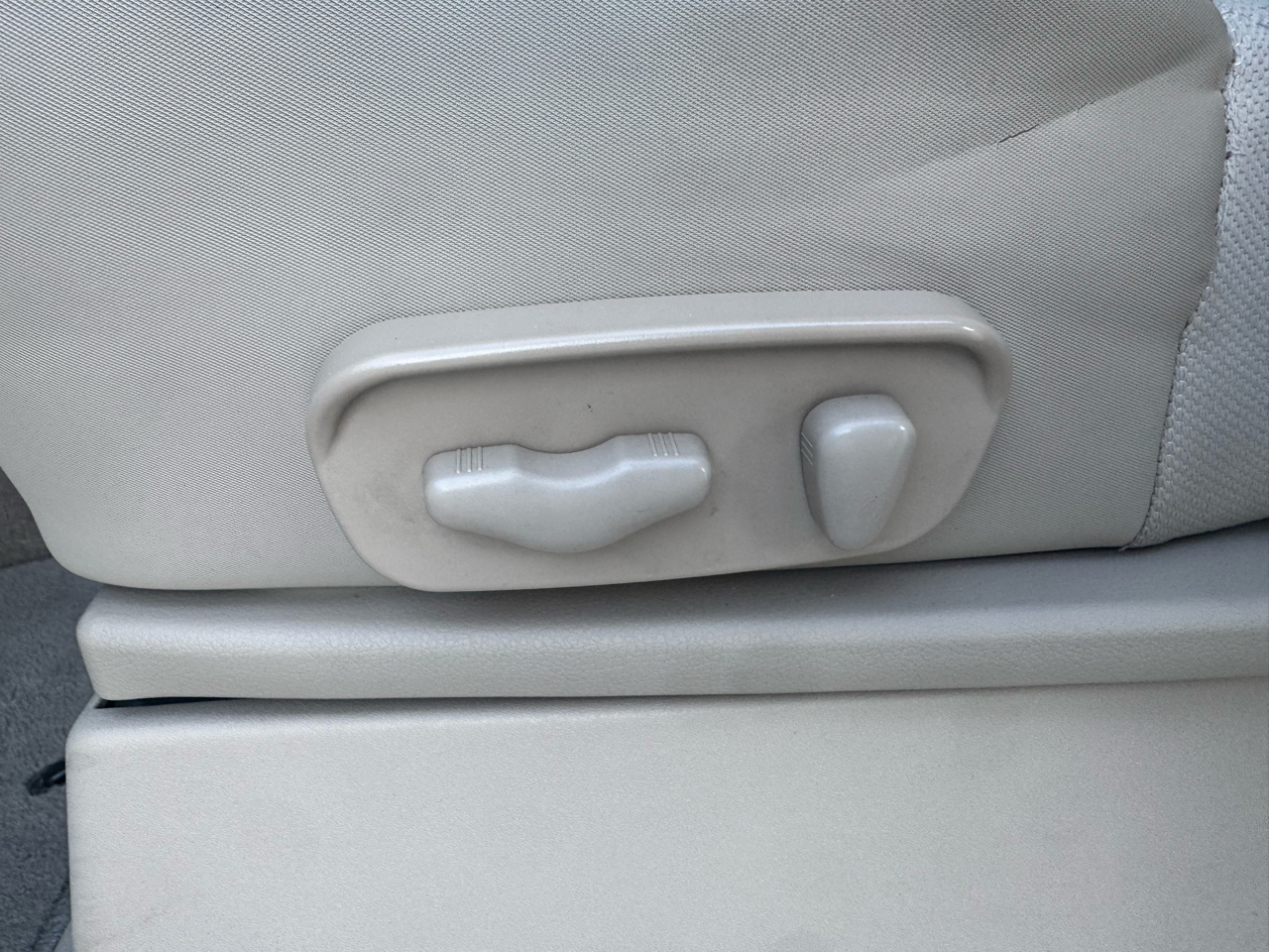 Nissan Frontier LE Crew Cab 2WD 2009