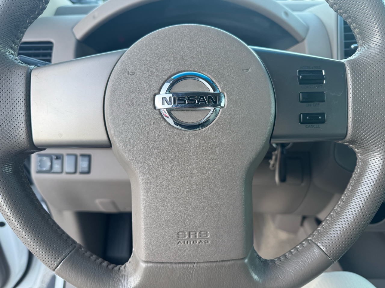 Nissan Frontier LE Crew Cab 2WD 2009