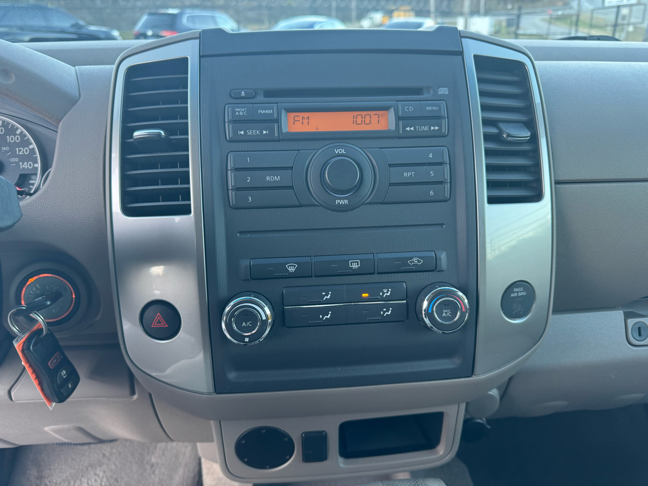 Nissan Frontier LE Crew Cab 2WD 2009