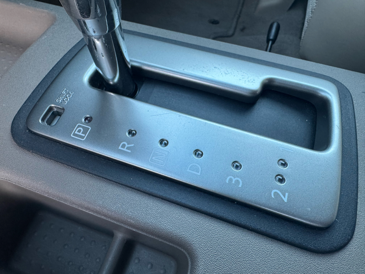 Nissan Frontier LE Crew Cab 2WD 2009