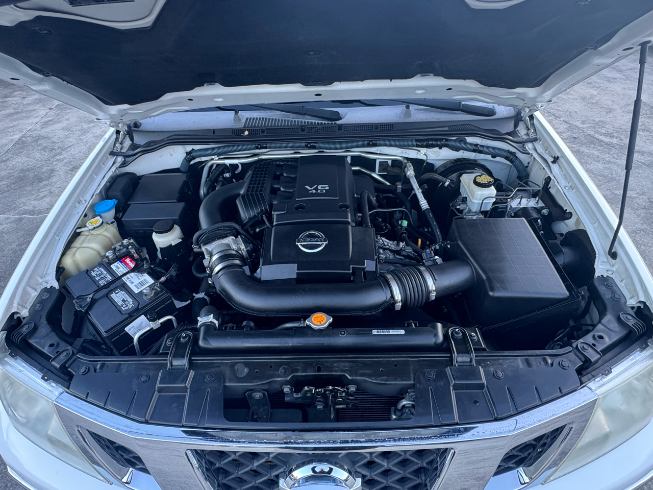 Nissan Frontier LE Crew Cab 2WD 2009