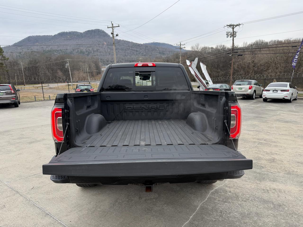 GMC Sierra 1500 Denali Crew Cab Short Box 4WD 2017