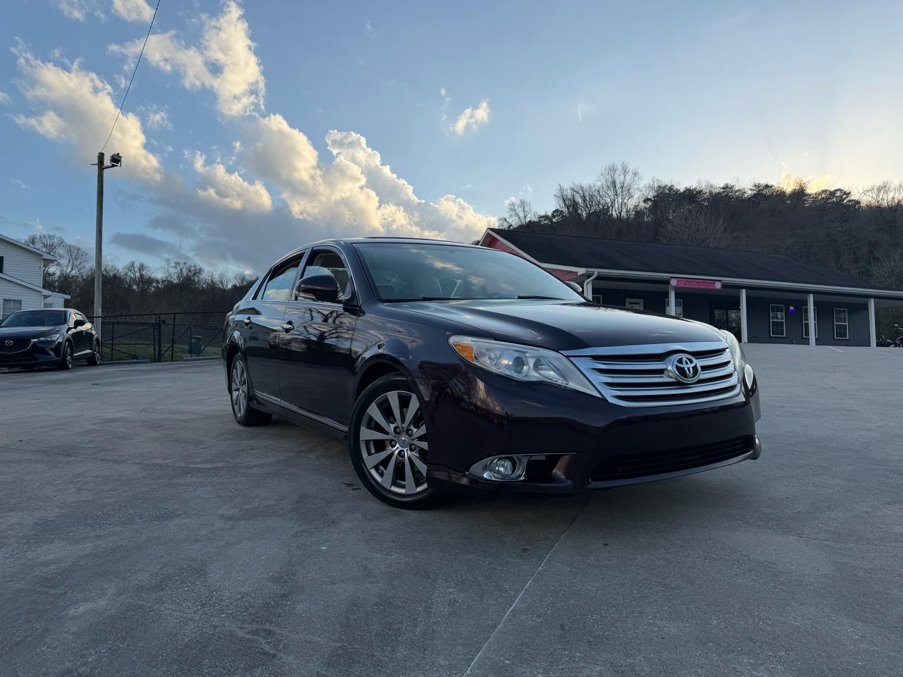 Toyota Avalon Limited 4D Sedan 2011