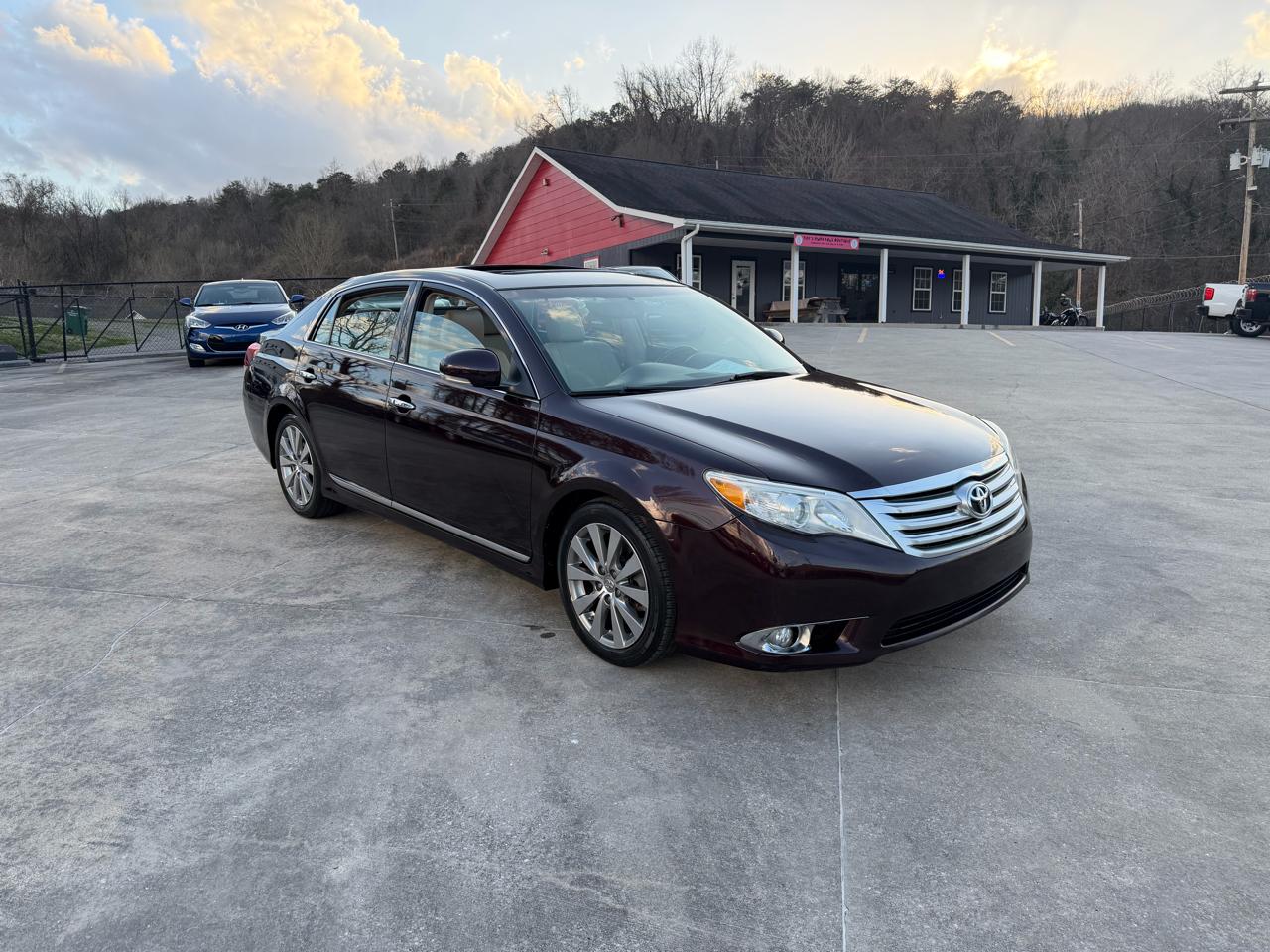 Toyota Avalon Limited 4D Sedan 2011