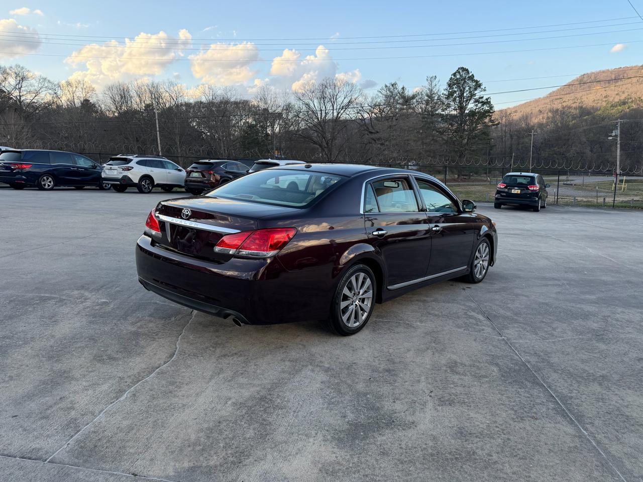 Toyota Avalon Limited 4D Sedan 2011