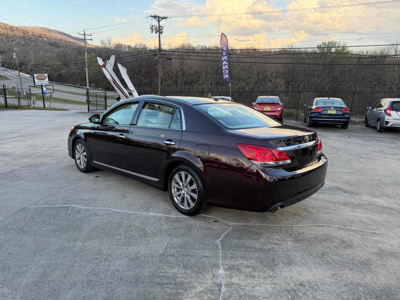 Toyota Avalon Limited 4D Sedan 2011