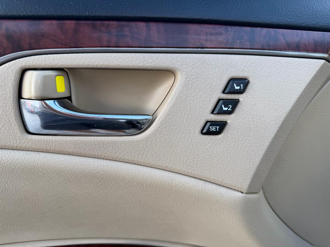 Toyota Avalon Limited 4D Sedan 2011