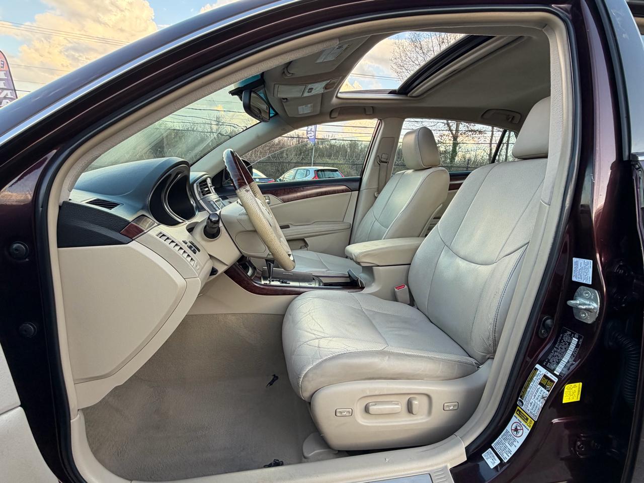 Toyota Avalon Limited 4D Sedan 2011