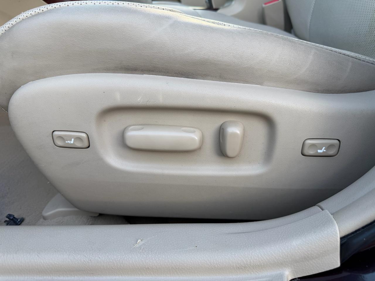 Toyota Avalon Limited 4D Sedan 2011