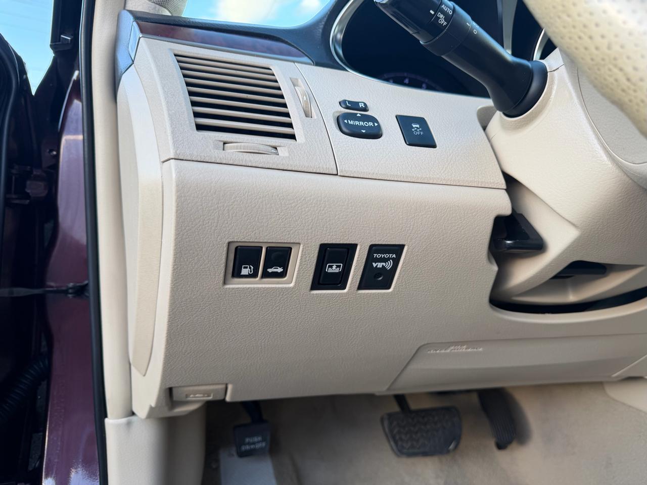 Toyota Avalon Limited 4D Sedan 2011