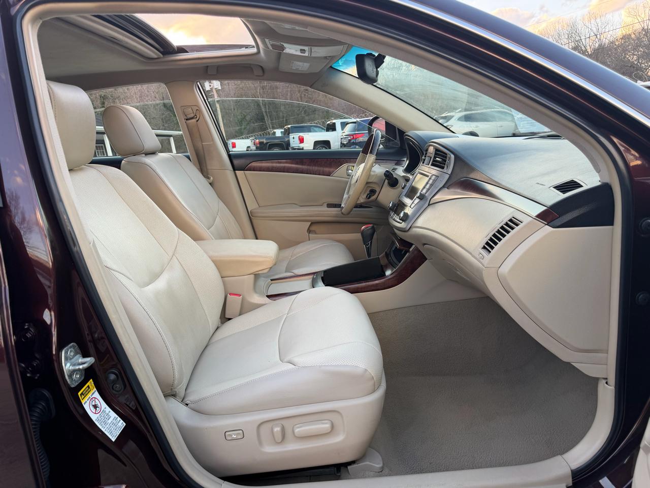 Toyota Avalon Limited 4D Sedan 2011