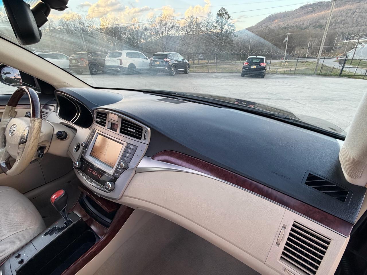 Toyota Avalon Limited 4D Sedan 2011