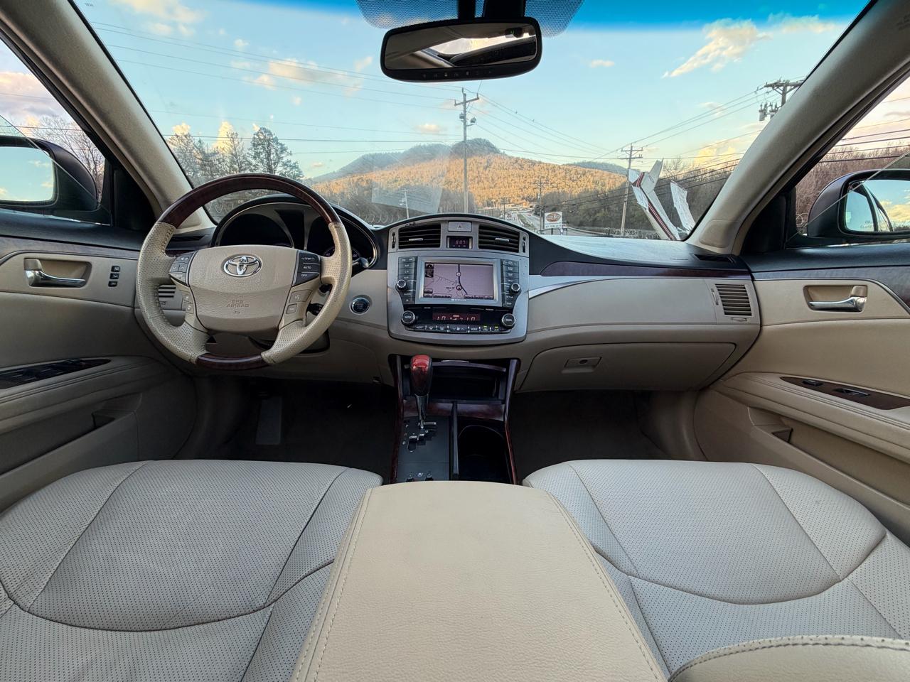 Toyota Avalon Limited 4D Sedan 2011