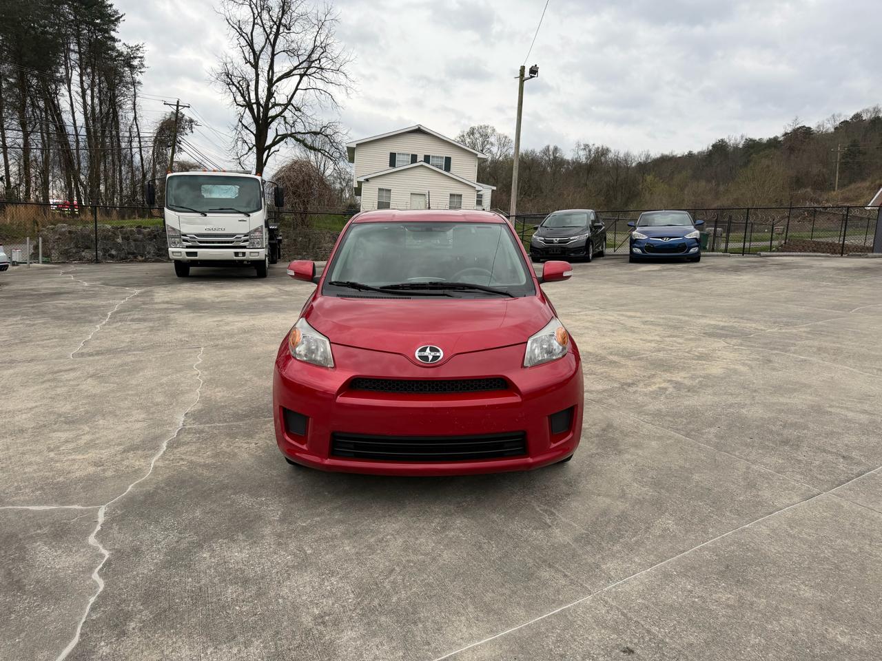 Scion xD 5-Door Hatchback 4-Spd AT 2013