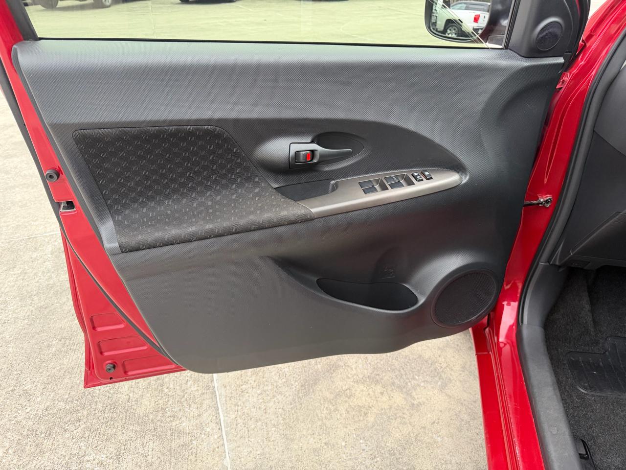 Scion xD 5-Door Hatchback 4-Spd AT 2013