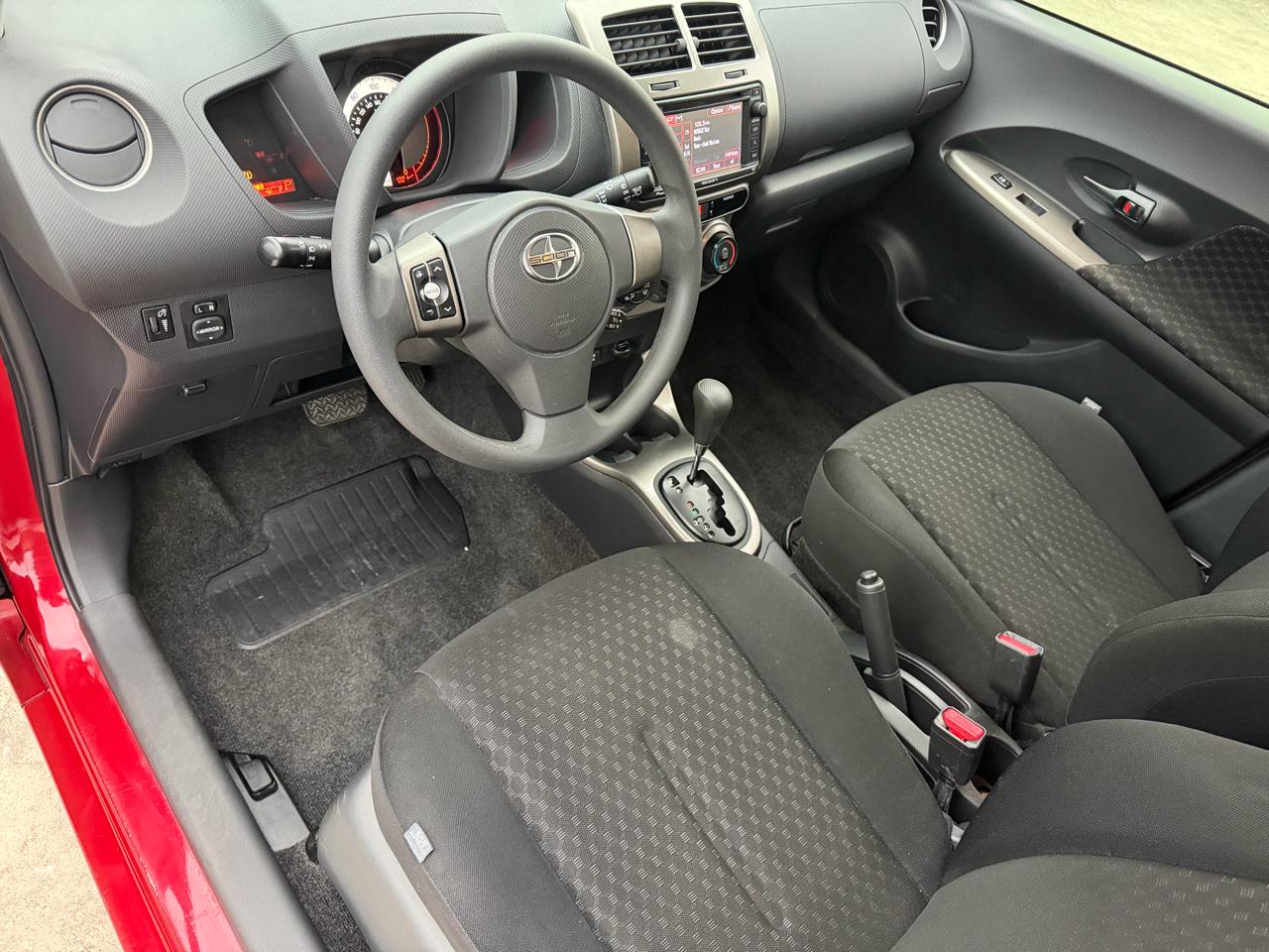 Scion xD 5-Door Hatchback 4-Spd AT 2013