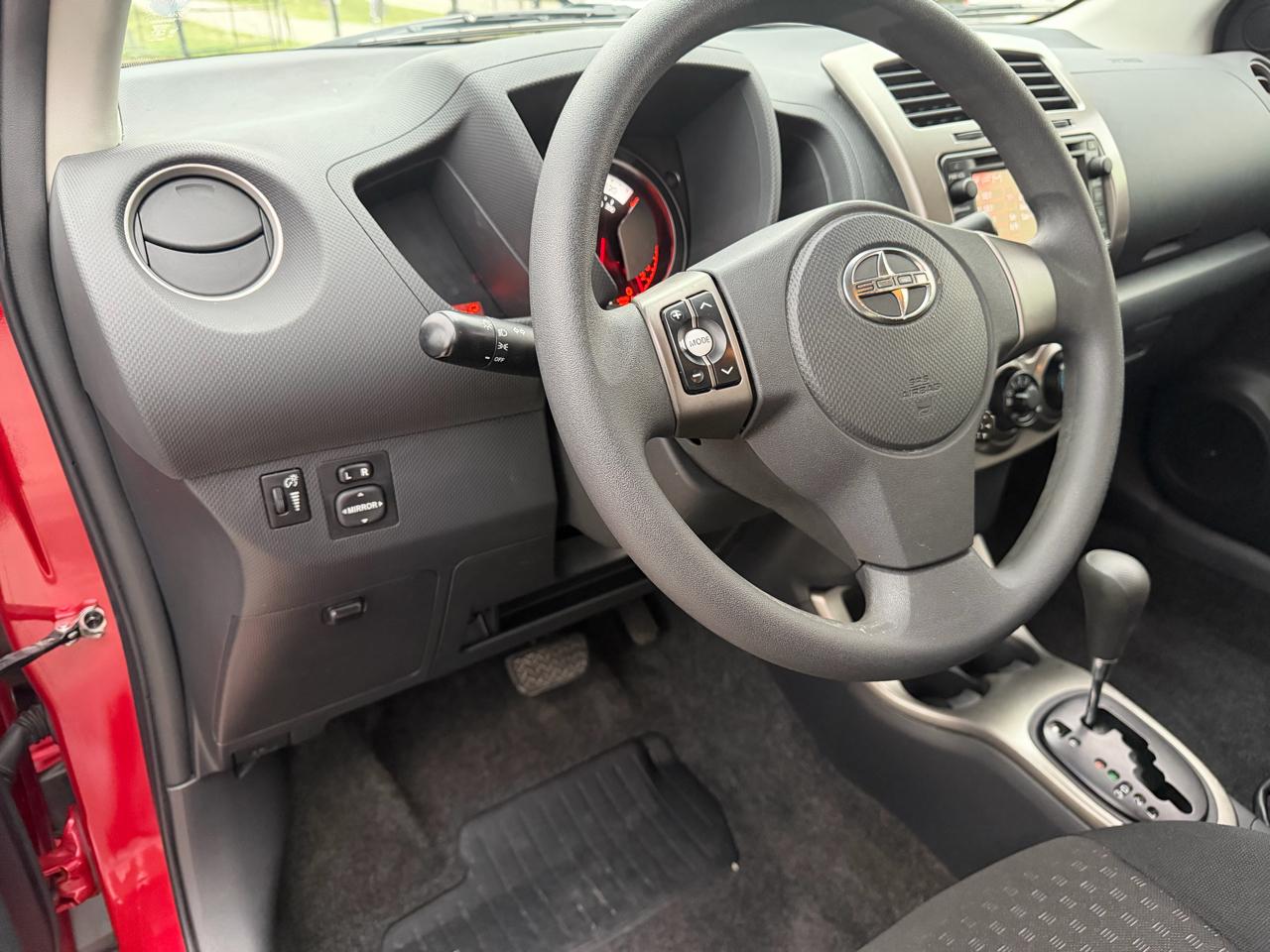 Scion xD 5-Door Hatchback 4-Spd AT 2013