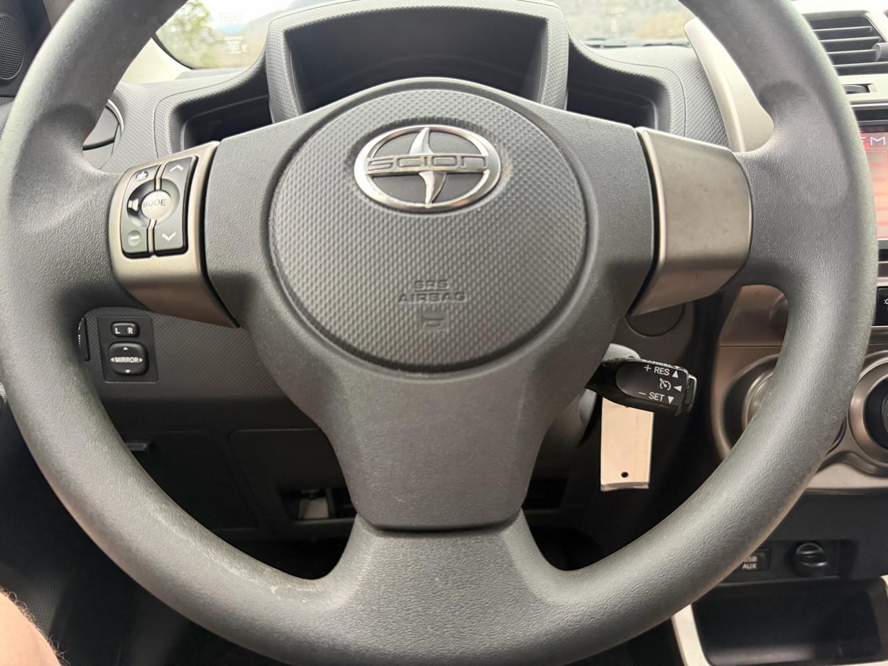 Scion xD 5-Door Hatchback 4-Spd AT 2013