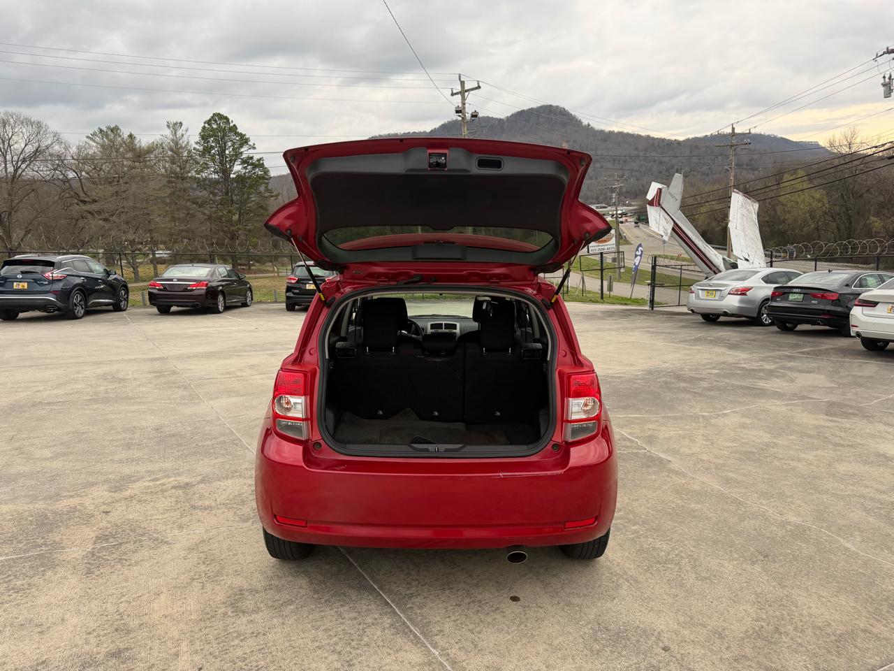 Scion xD 5-Door Hatchback 4-Spd AT 2013