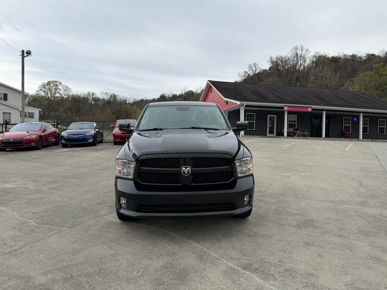 RAM 1500 Tradesman Crew Cab SWB 4WD 2017