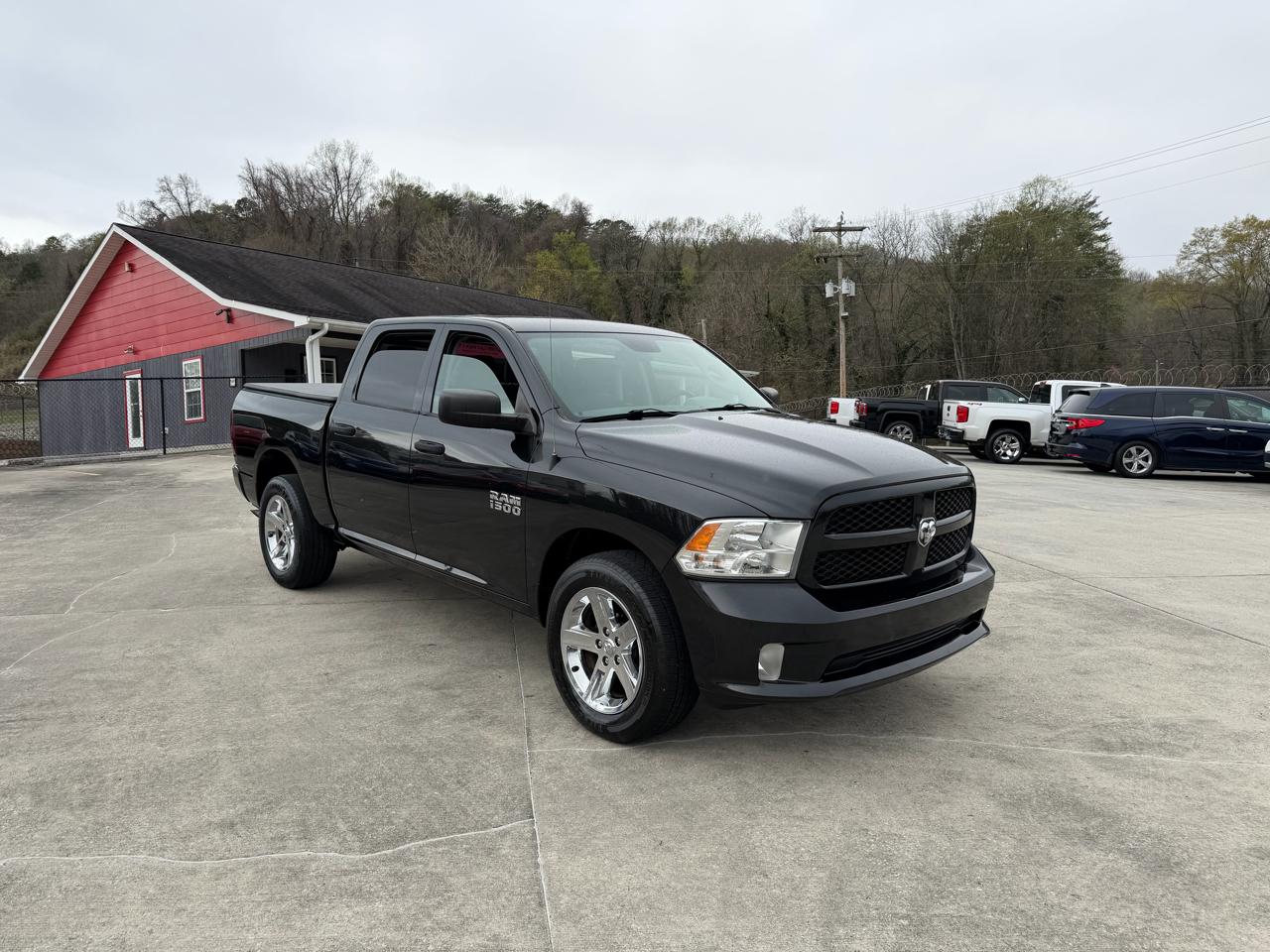 RAM 1500 Tradesman Crew Cab SWB 4WD 2017