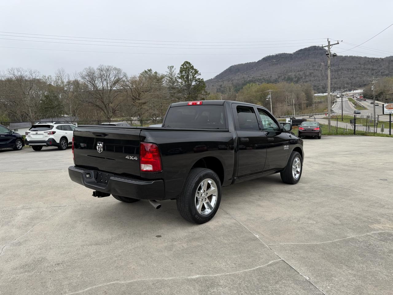 RAM 1500 Tradesman Crew Cab SWB 4WD 2017