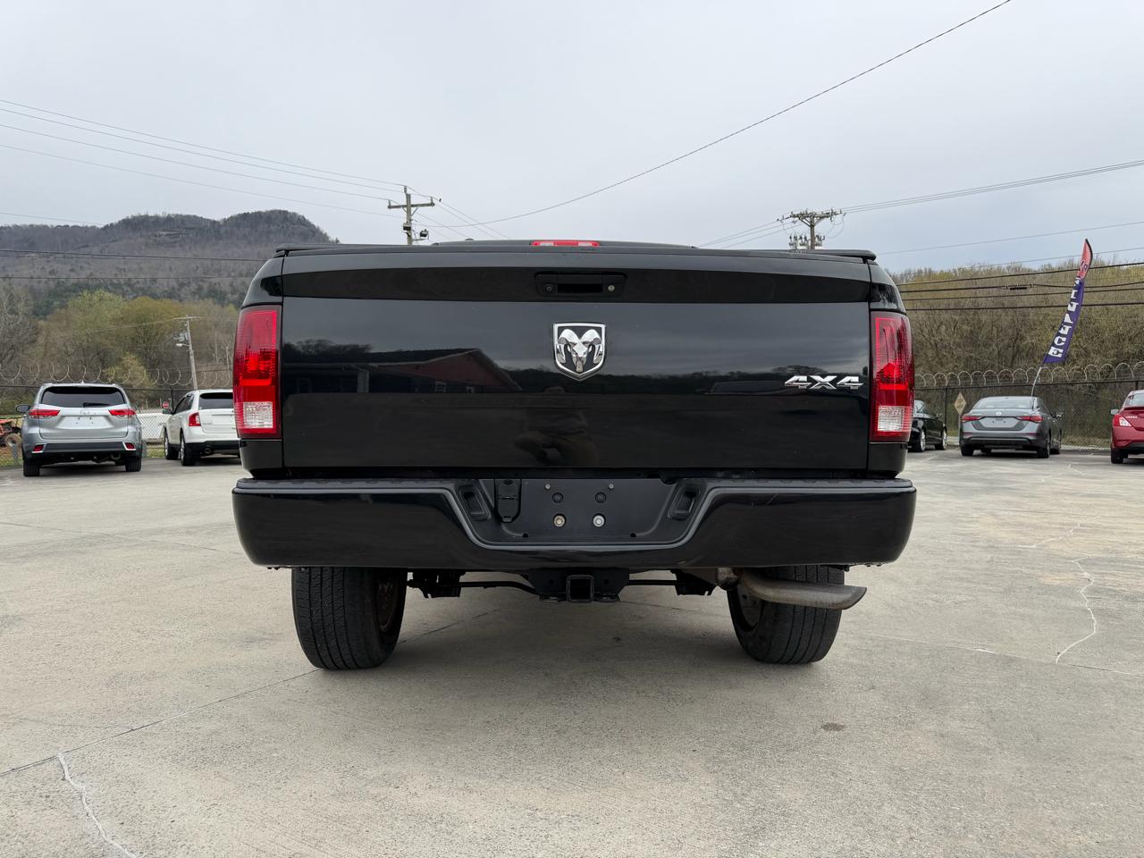 RAM 1500 Tradesman Crew Cab SWB 4WD 2017