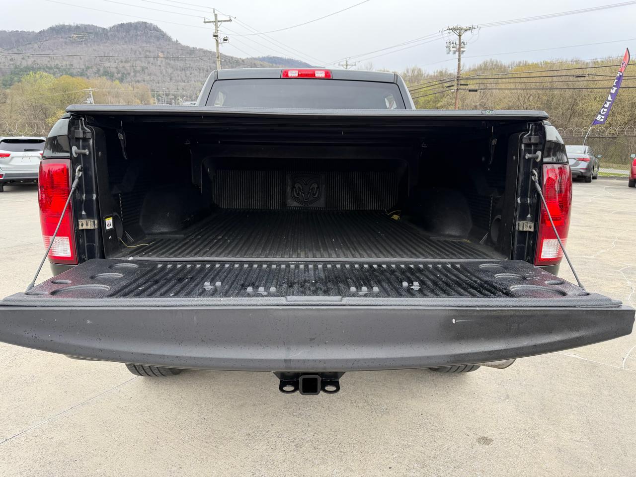 RAM 1500 Tradesman Crew Cab SWB 4WD 2017