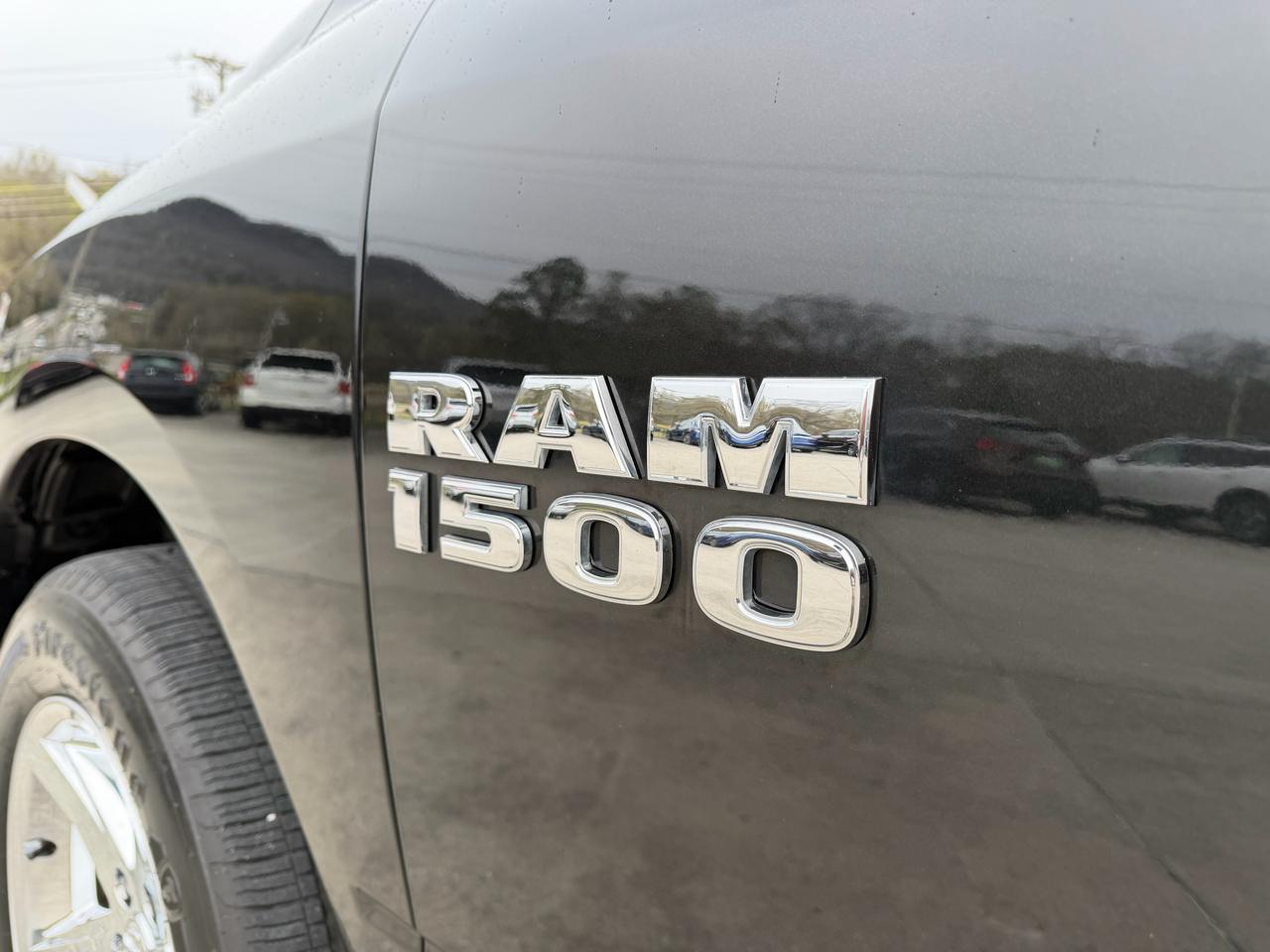 RAM 1500 Tradesman Crew Cab SWB 4WD 2017