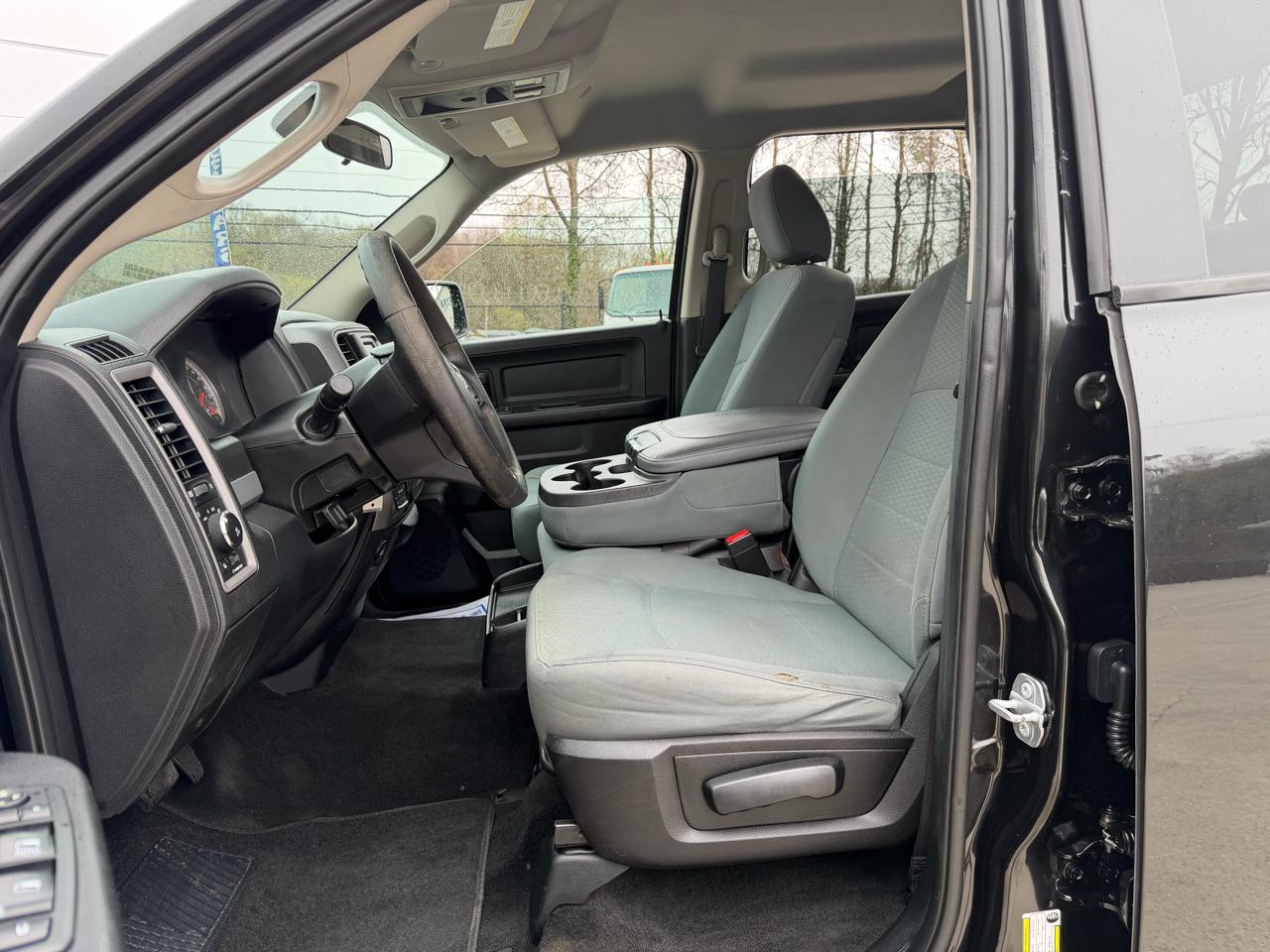 RAM 1500 Tradesman Crew Cab SWB 4WD 2017