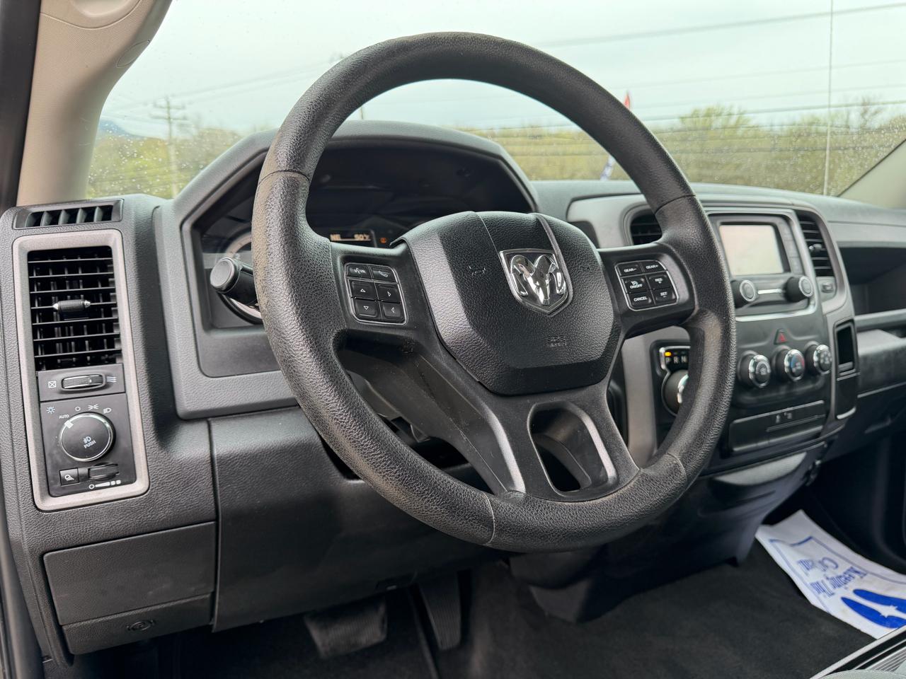 RAM 1500 Tradesman Crew Cab SWB 4WD 2017