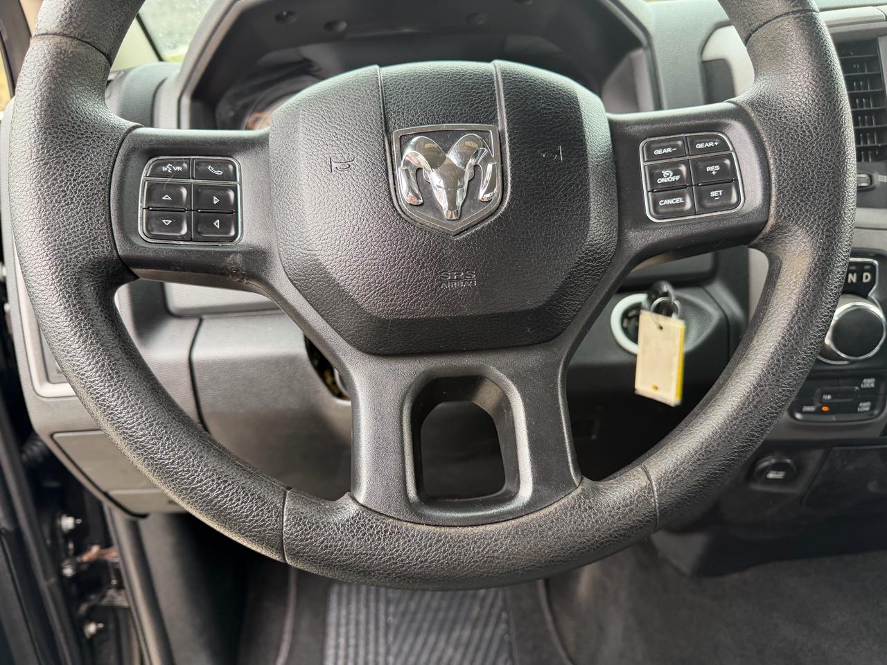 RAM 1500 Tradesman Crew Cab SWB 4WD 2017