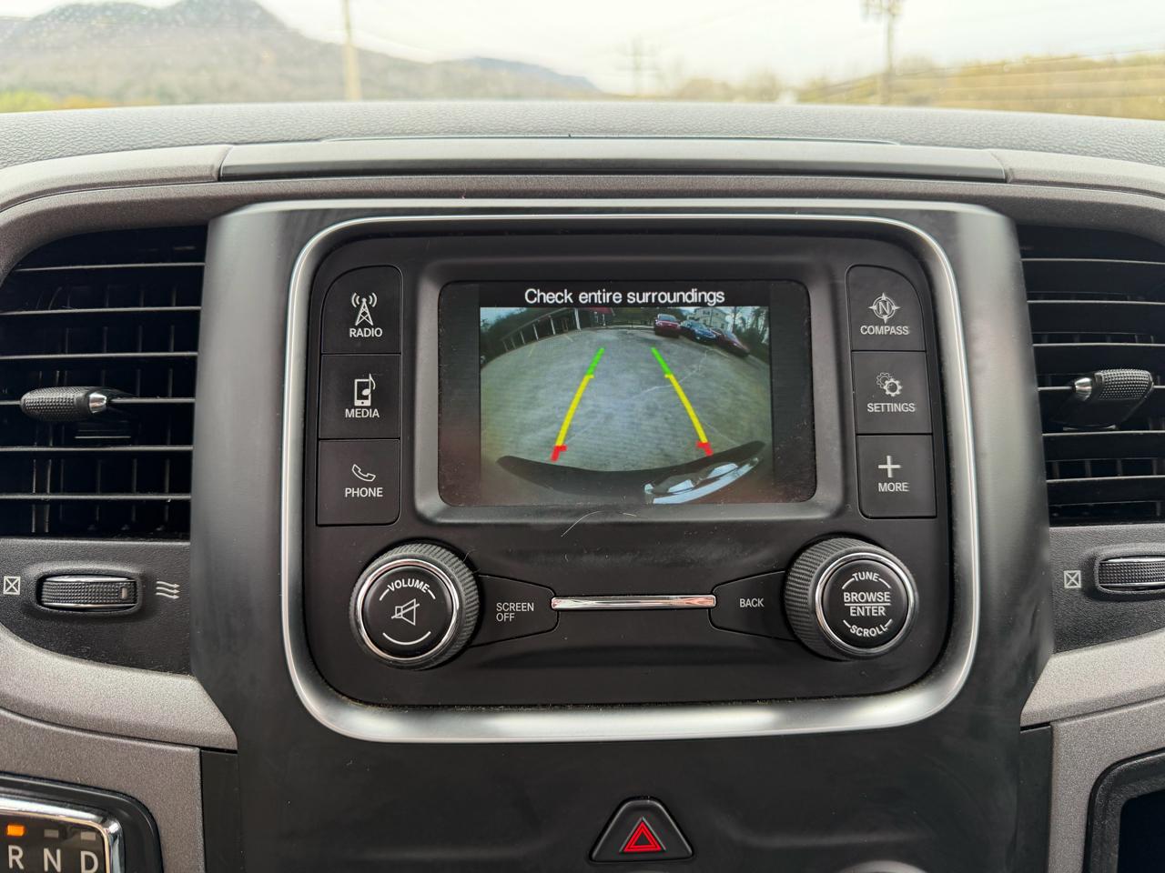 RAM 1500 Tradesman Crew Cab SWB 4WD 2017