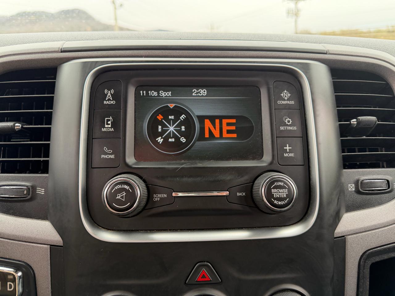 RAM 1500 Tradesman Crew Cab SWB 4WD 2017