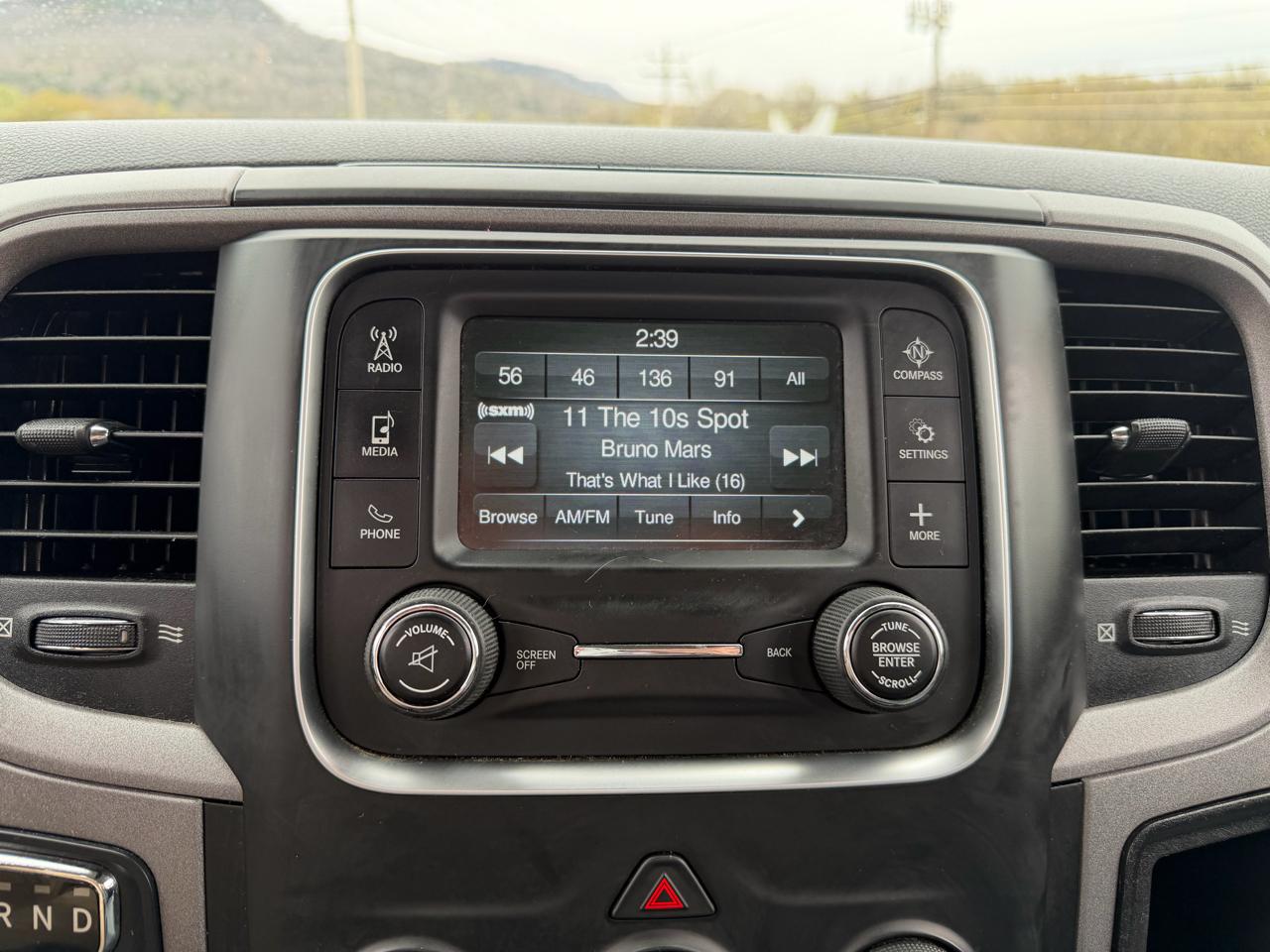 RAM 1500 Tradesman Crew Cab SWB 4WD 2017