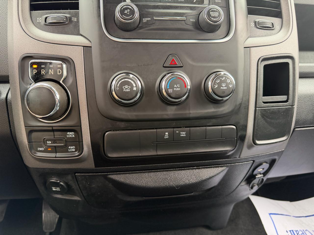 RAM 1500 Tradesman Crew Cab SWB 4WD 2017