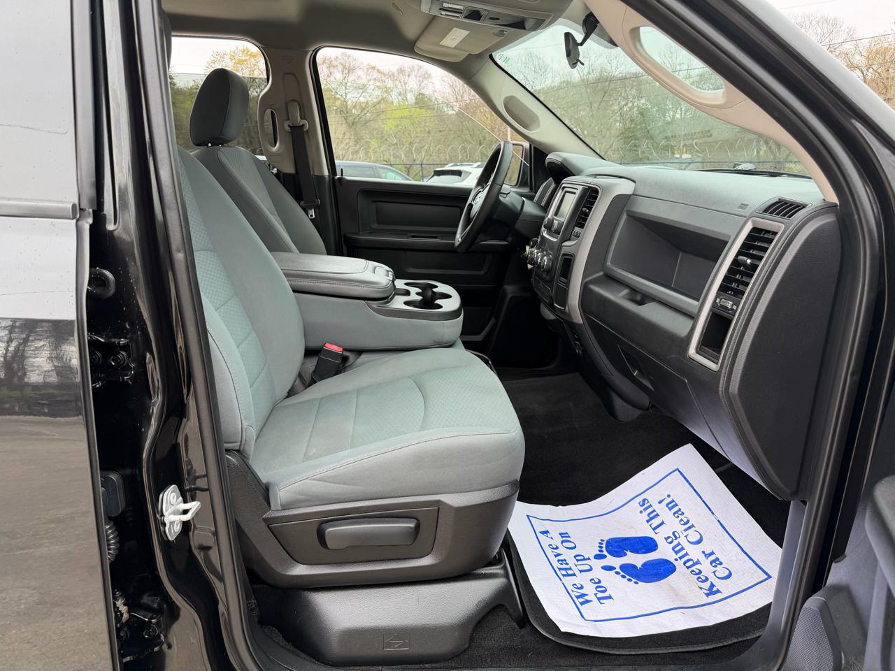 RAM 1500 Tradesman Crew Cab SWB 4WD 2017