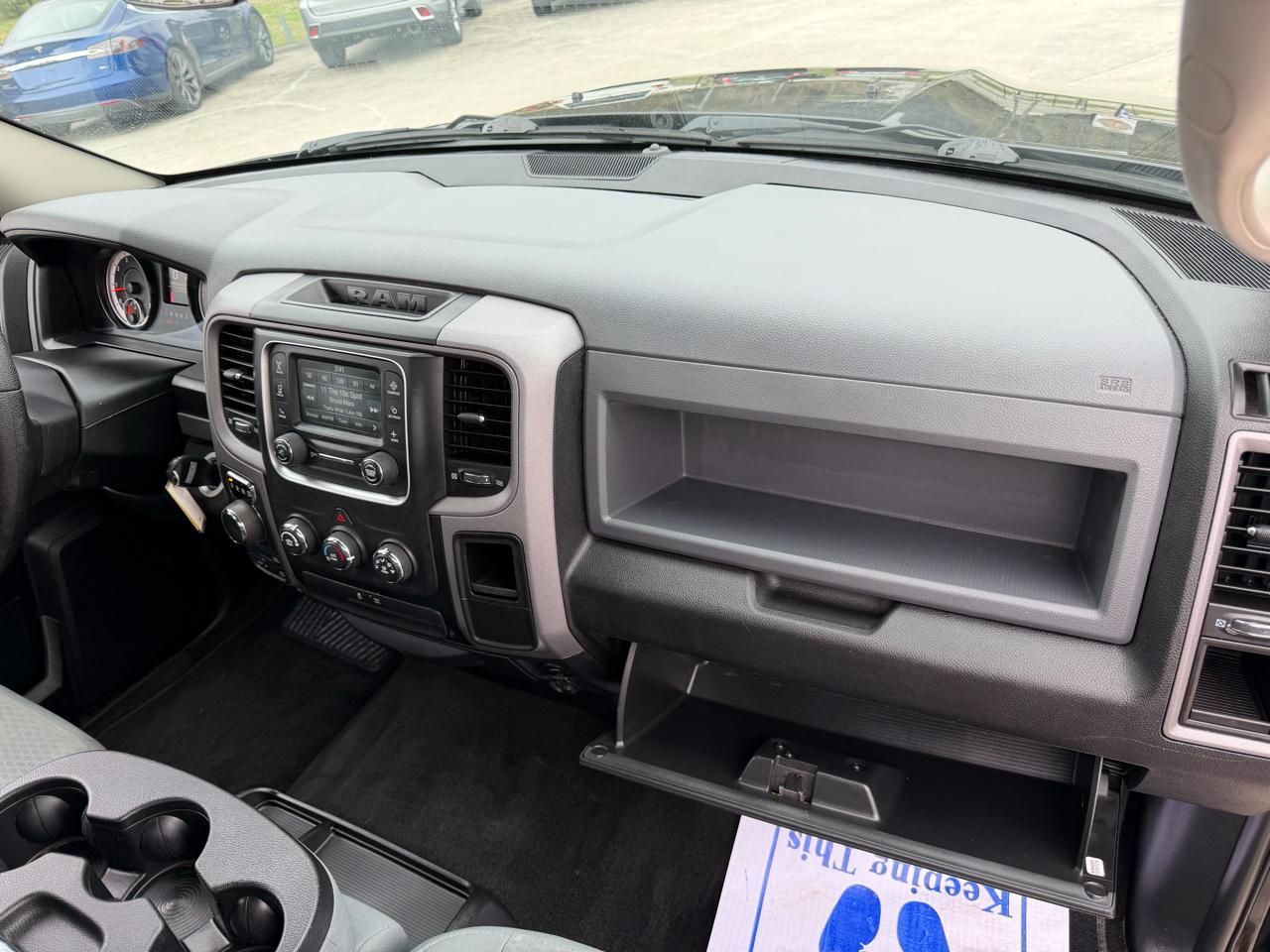 RAM 1500 Tradesman Crew Cab SWB 4WD 2017