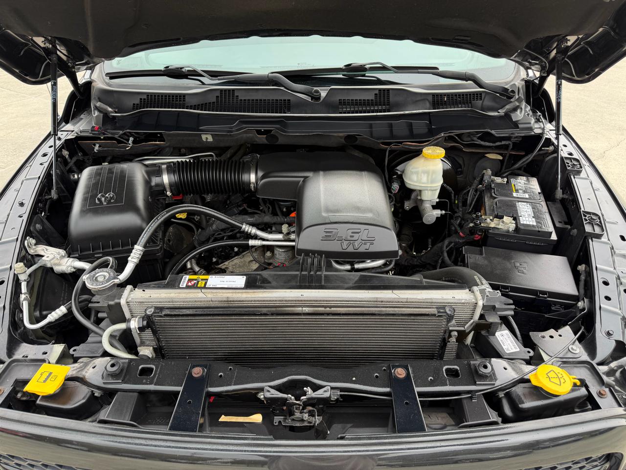 RAM 1500 Tradesman Crew Cab SWB 4WD 2017