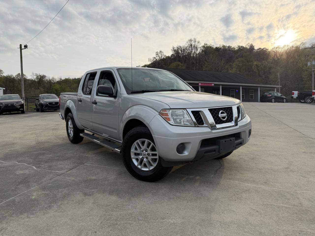 Nissan Frontier SV Crew Cab SWB 4WD 2019