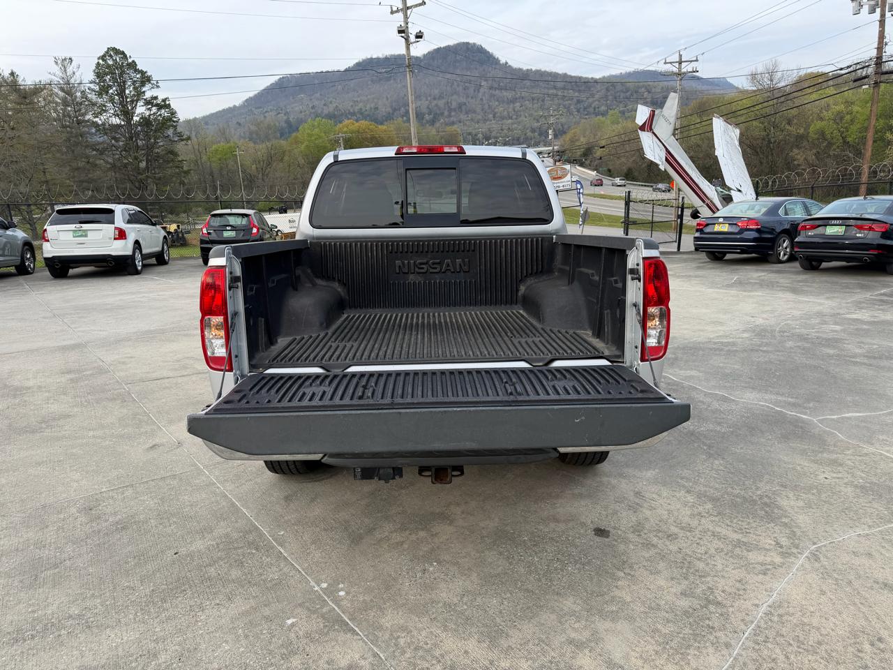 Nissan Frontier SV Crew Cab SWB 4WD 2019