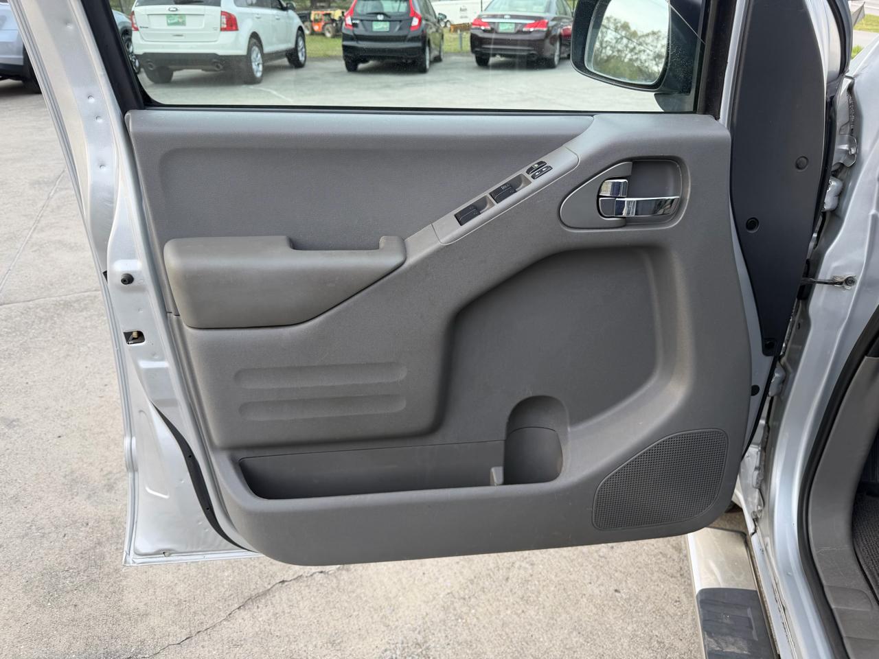 Nissan Frontier SV Crew Cab SWB 4WD 2019