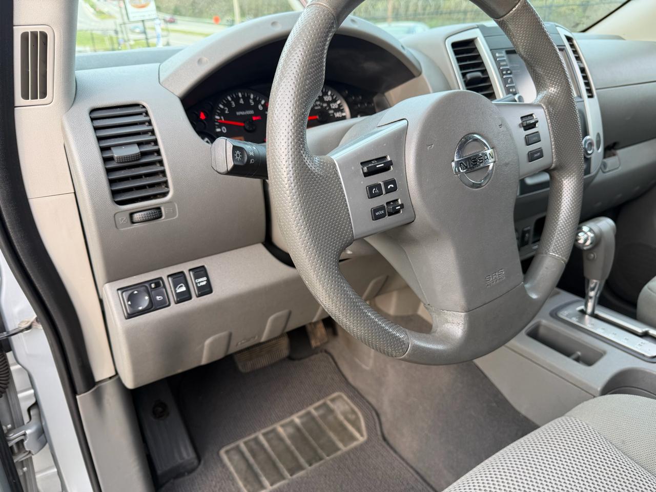 Nissan Frontier SV Crew Cab SWB 4WD 2019