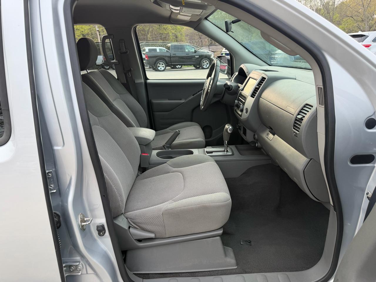 Nissan Frontier SV Crew Cab SWB 4WD 2019