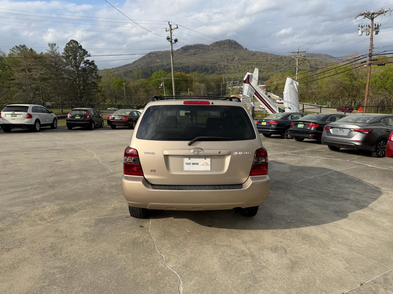 Toyota Highlander Sport 4D SUV FWD 2006